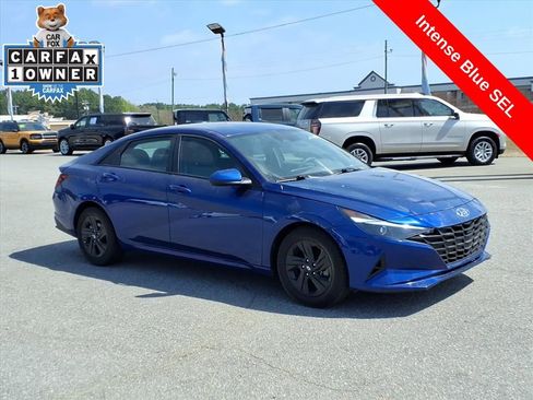 Used 2023 Hyundai Elantra SEL w/ Cargo Package image 7