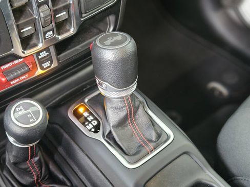 Used 2021 Jeep Wrangler Unlimited Rubicon w/ Xtreme Recon 35" Tire Package image 22