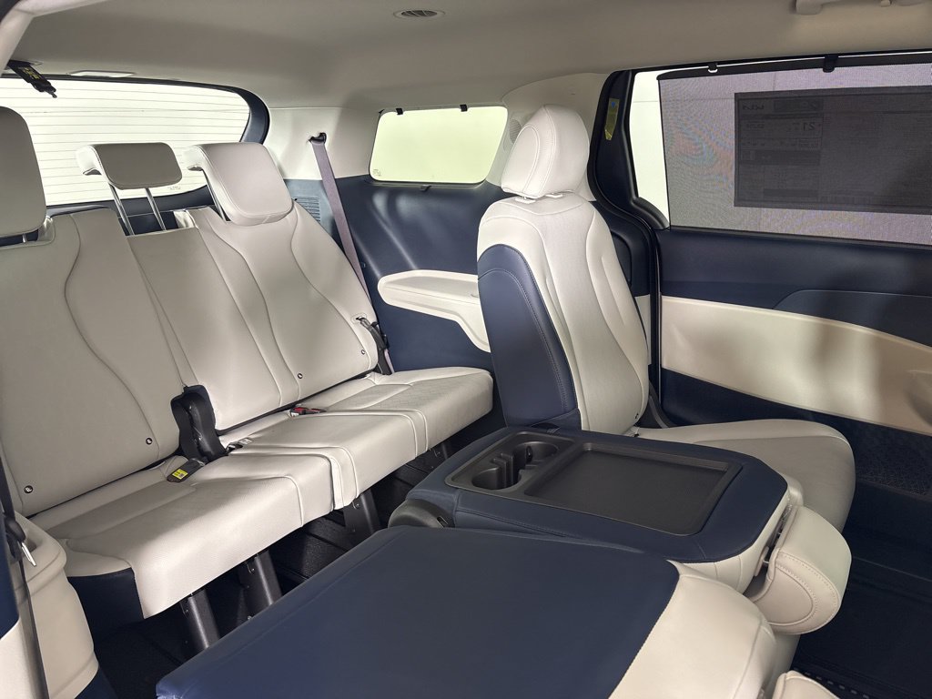 New 2026 Kia Carnival EX FWD image 21