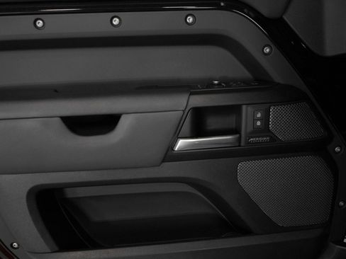 Used 2023 Land Rover Defender 90 V8 image 33