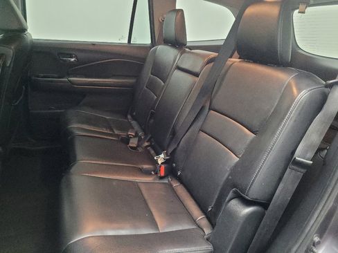 Used 2019 Honda Pilot Touring image 18