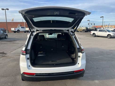 New 2025 Jeep Grand Cherokee Limited w/ Luxury Tech Group II image 17