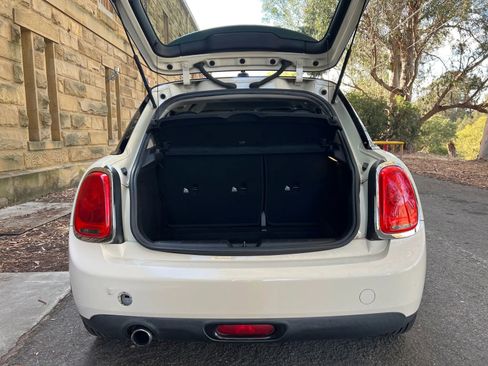 Used 2015 MINI Cooper 4-Door Hardtop image 12