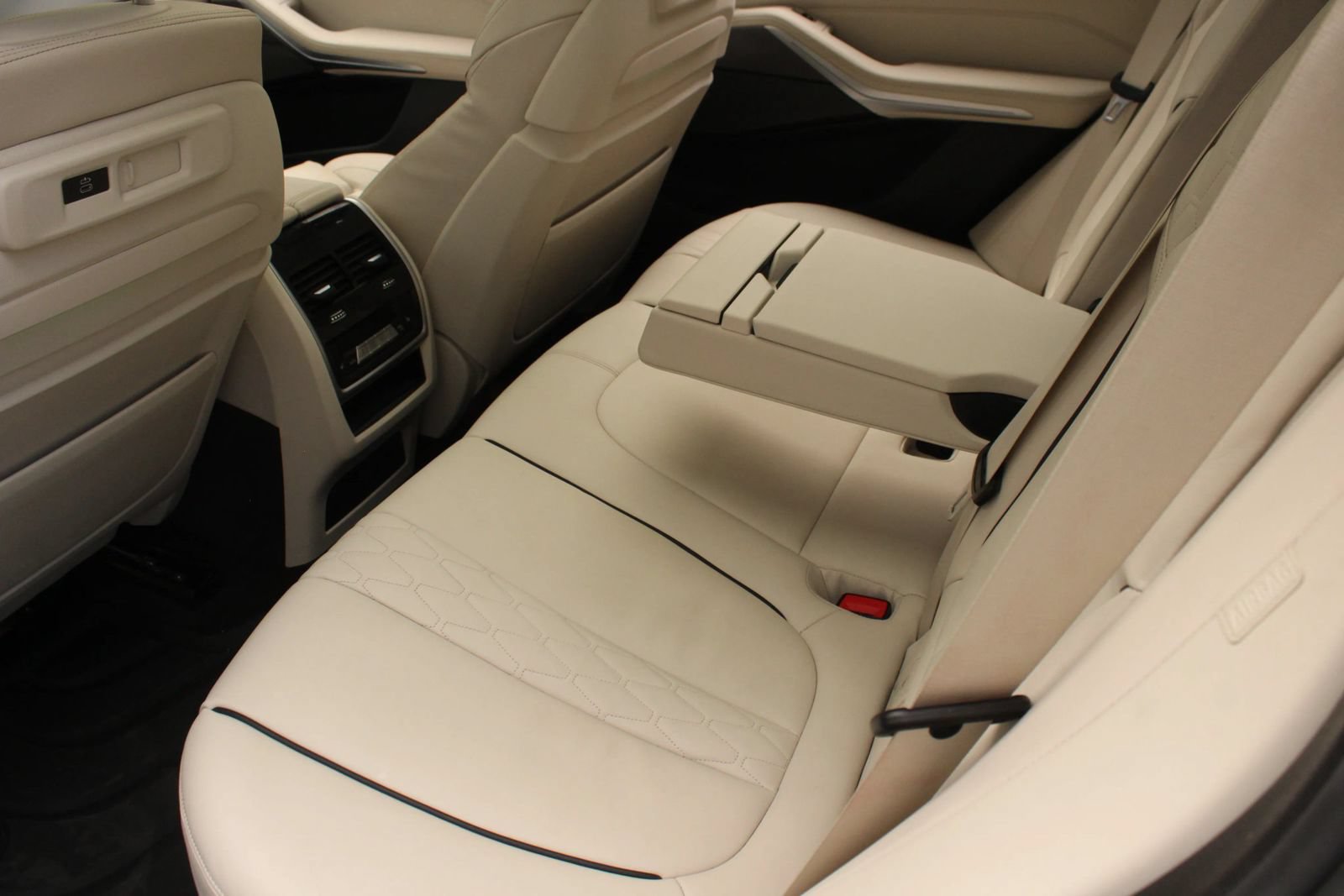 Used 2019 BMW X5 xDrive40i w/ Executive Package AWD/4WD image 20