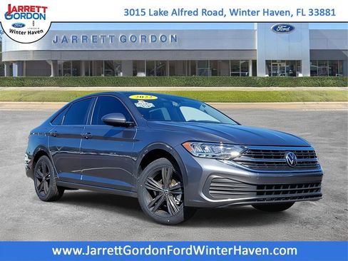 Used 2022 Volkswagen Jetta SE image 1