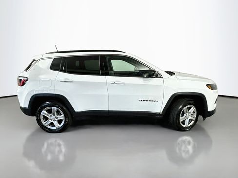 Used 2023 Jeep Compass Latitude w/ Sun and Sound Group AWD/4WD image 8