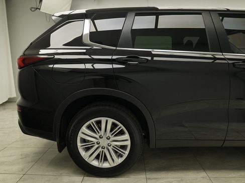 Used 2025 Mitsubishi Outlander ES image 11