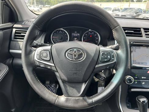 Used 2017 Toyota Camry SE w/ Moonroof Package FWD image 21