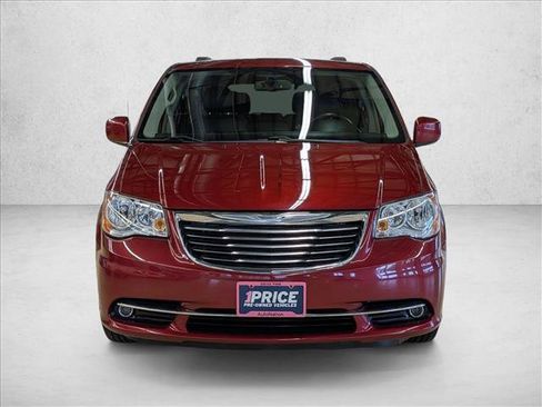 Used 2016 Chrysler Town & Country Touring w/ Driver Convenience Group FWD image 2