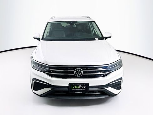 Used 2023 Volkswagen Tiguan SE image 2
