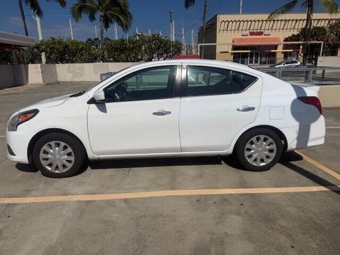 Used 2019 Nissan Versa SV image 3