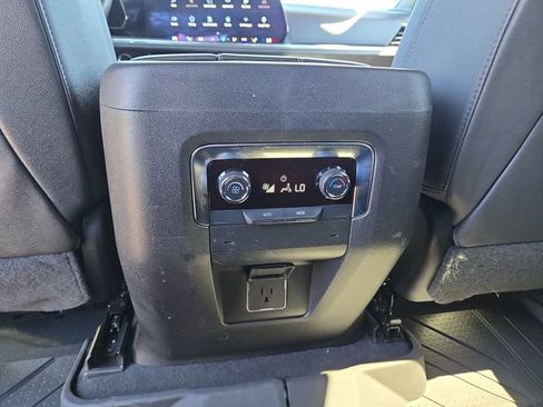 Used 2025 Chevrolet Tahoe Z71 AWD/4WD image 32