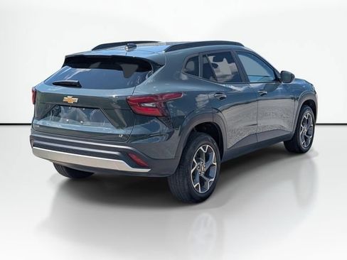 Used 2025 Chevrolet Trax LT FWD image 6