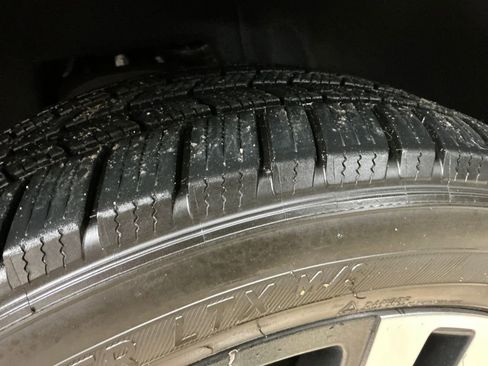 Used 2019 GMC Yukon SLT w/ Graphite Edition image 16