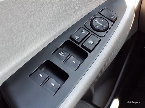 Used 2016 Hyundai Tucson SE w/ Option Group 02 image 16