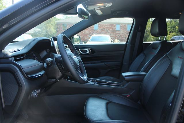 Used 2025 Jeep Compass Trailhawk AWD/4WD image 13