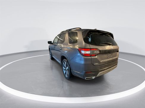 Used 2023 Honda Pilot Touring image 5