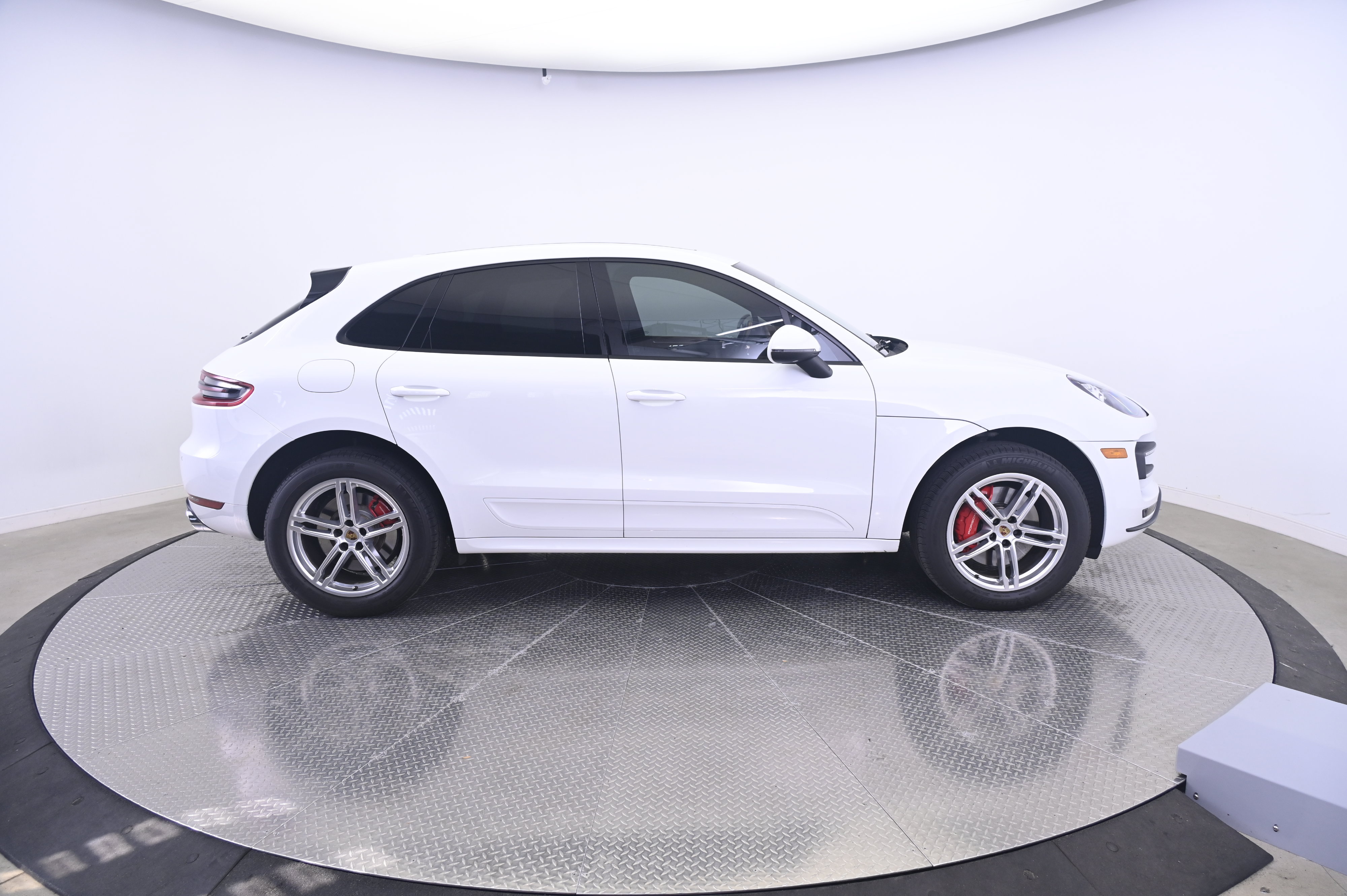 Used 2015 Porsche Macan Turbo AWD/4WD image 8