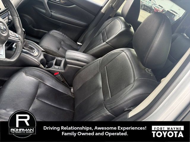 Used 2019 Nissan Rogue SL w/ Premium Package FWD image 6