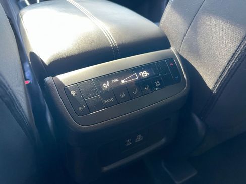 Used 2025 Nissan Pathfinder SV image 24