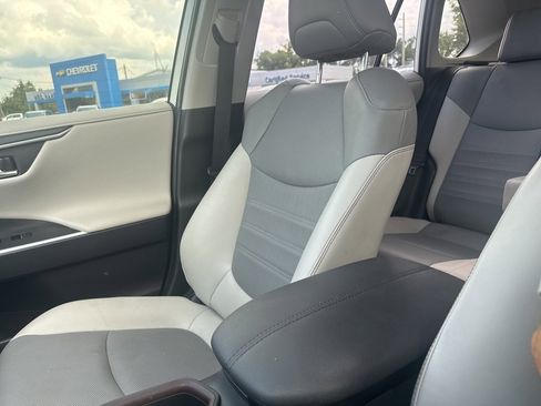 Used 2022 Toyota RAV4 Limited image 22