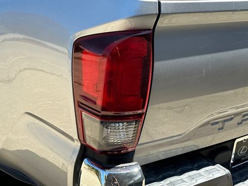 Used 2020 Toyota Tacoma SR5 RWD image 14