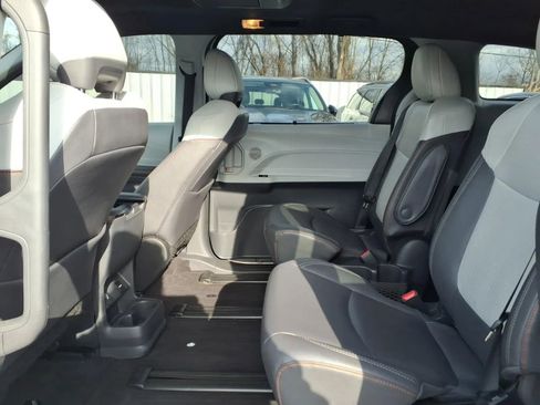 Used 2023 Toyota Sienna XSE w/ XSE Plus Package image 22
