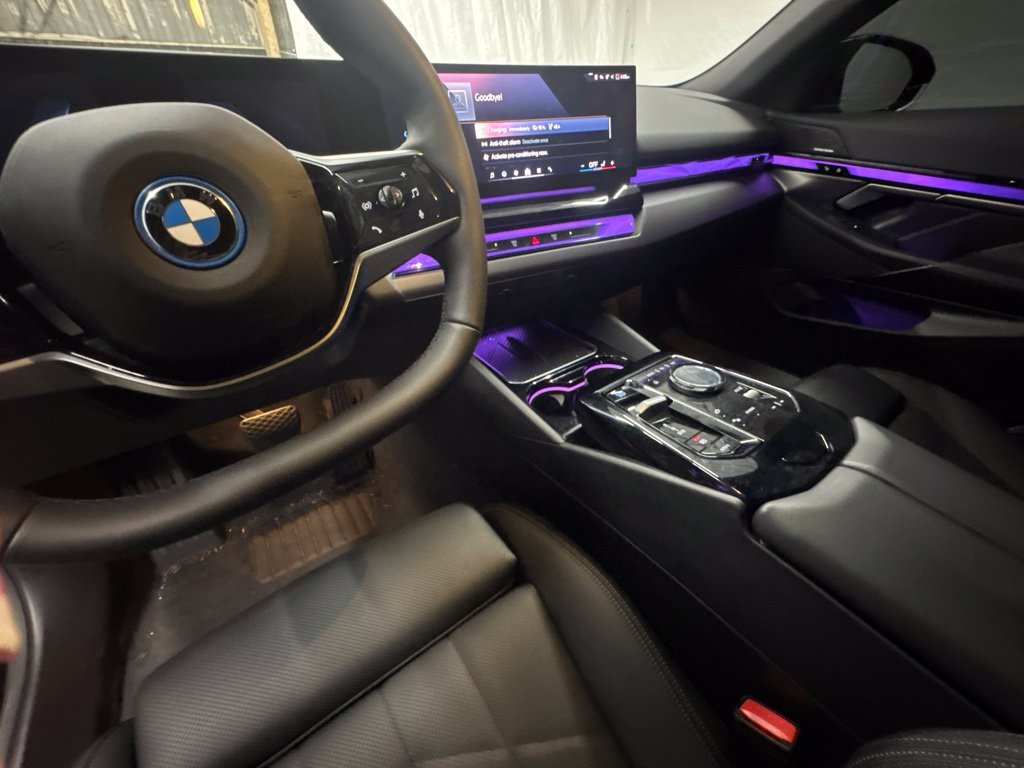 Used 2025 BMW i5 eDrive40i w/ Premium Package RWD image 21