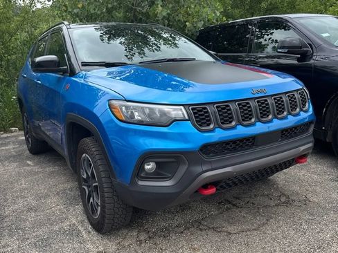 Used 2025 Jeep Compass Trailhawk w/ Trailhawk Convenience Group AWD/4WD image 1