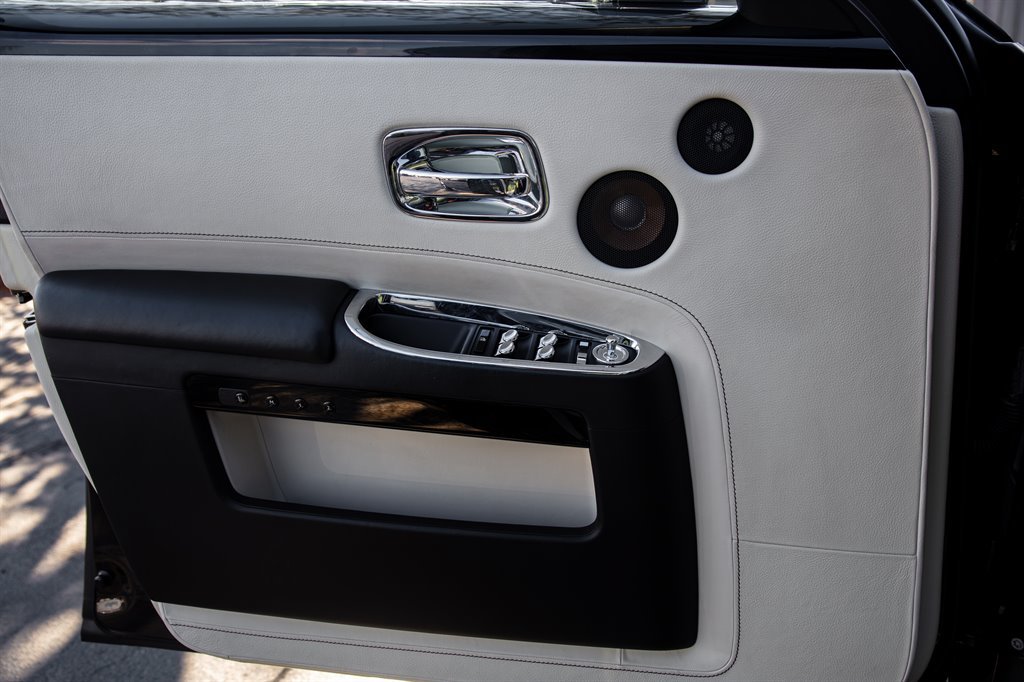 Used 2014 Rolls-Royce Ghost RWD image 30