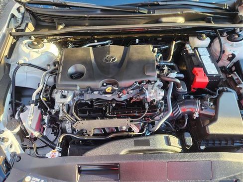 Used 2024 Toyota Camry SE image 10