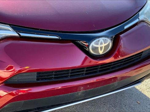 Used 2018 Toyota RAV4 Limited image 30