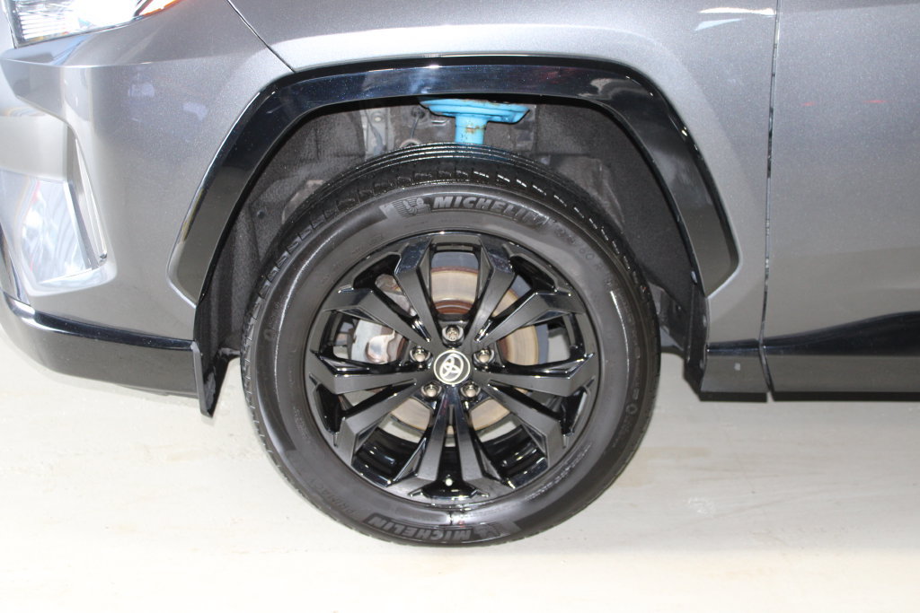 Used 2024 Toyota RAV4 XSE w/ Weather Package AWD/4WD image 4