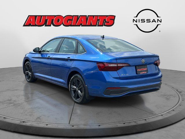 Used 2024 Volkswagen Jetta SE w/ Panoramic Sunroof Package FWD image 6