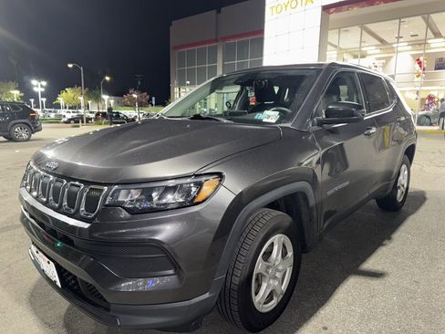 Used 2022 Jeep Compass Sport image 19