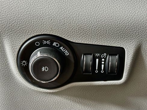Used 2023 Jeep Compass Latitude AWD/4WD image 17