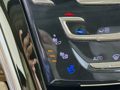 Used 2020 Cadillac Escalade Premium Luxury AWD/4WD image 26