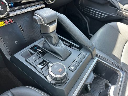 Used 2025 Toyota Tacoma Limited AWD/4WD image 33