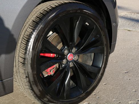 Used 2019 Jaguar F-PACE S image 6