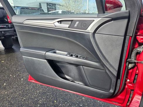 Used 2018 Ford Fusion SE w/ Fusion SE Technology Package image 22