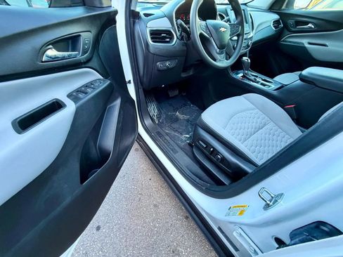 Used 2021 Chevrolet Equinox LS w/ LS Convenience Package FWD image 10