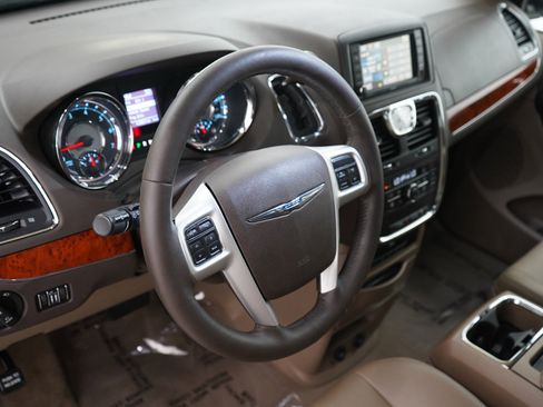 Used 2015 Chrysler Town & Country Touring-L w/ Driver Convenience Group FWD image 23