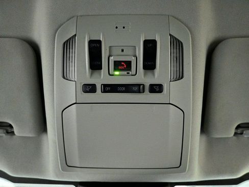 Used 2022 Toyota Highlander XLE image 17