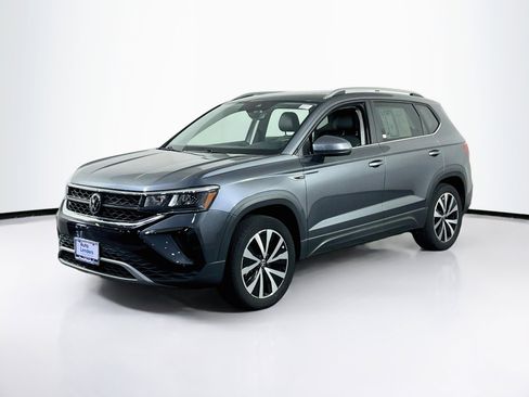 Used 2023 Volkswagen Taos SE AWD/4WD image 1