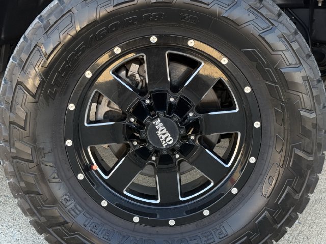 Used 2018 Jeep Wrangler Unlimited Sahara w/ LED Lighting Group AWD/4WD image 9