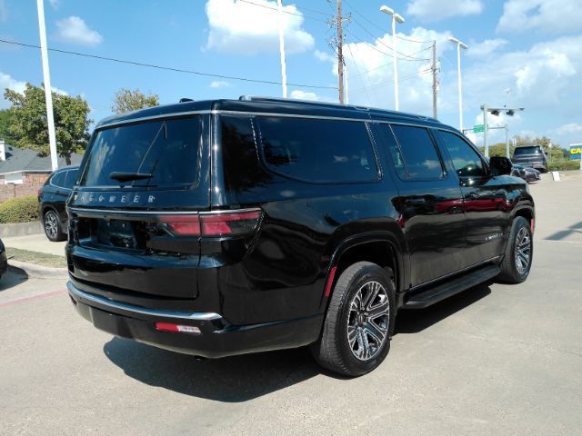 Used 2025 Jeep Wagoneer L Series II AWD/4WD image 6