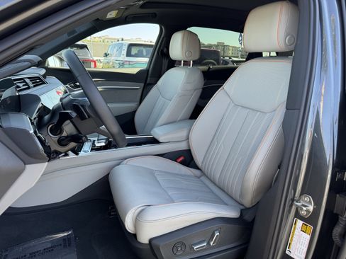 Used 2024 Audi Q8 e-tron Prestige w/ Prestige Package image 15