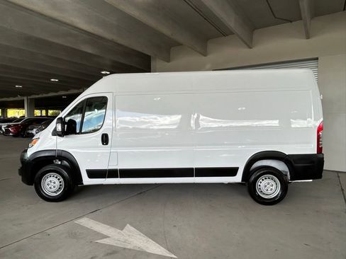 Used 2025 RAM ProMaster 2500 w/ Convenience Group image 2