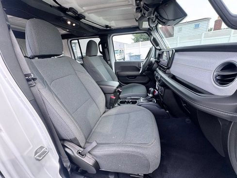Certified 2025 Jeep Wrangler Unlimited Sahara AWD/4WD image 18