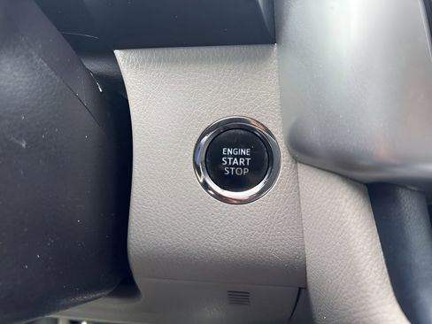 Used 2017 Toyota Highlander XLE FWD image 23